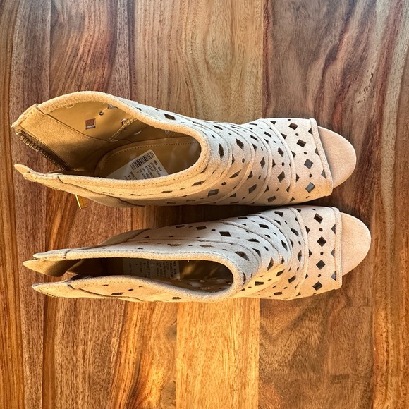 Michael Kors Uma Khaki Suede Wedge - Size 9 - Picture 6 of 8